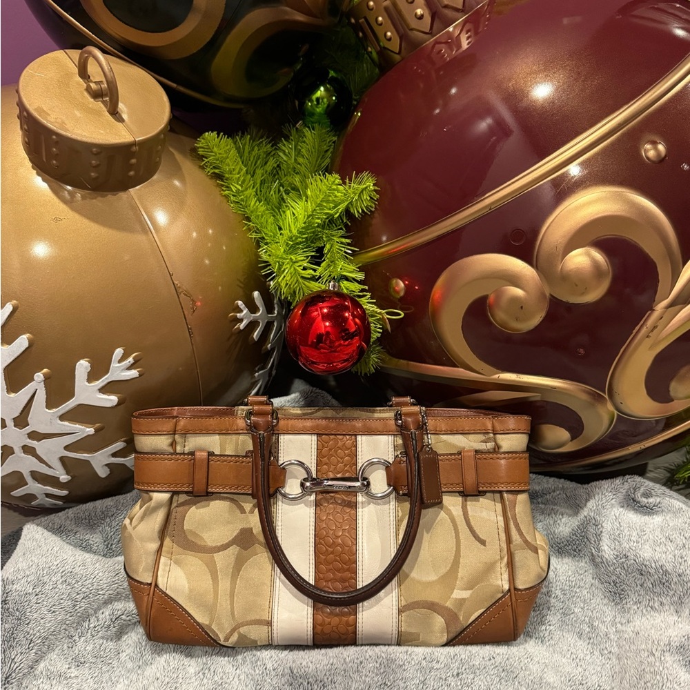 Authentic COACH Hampton Handbag!